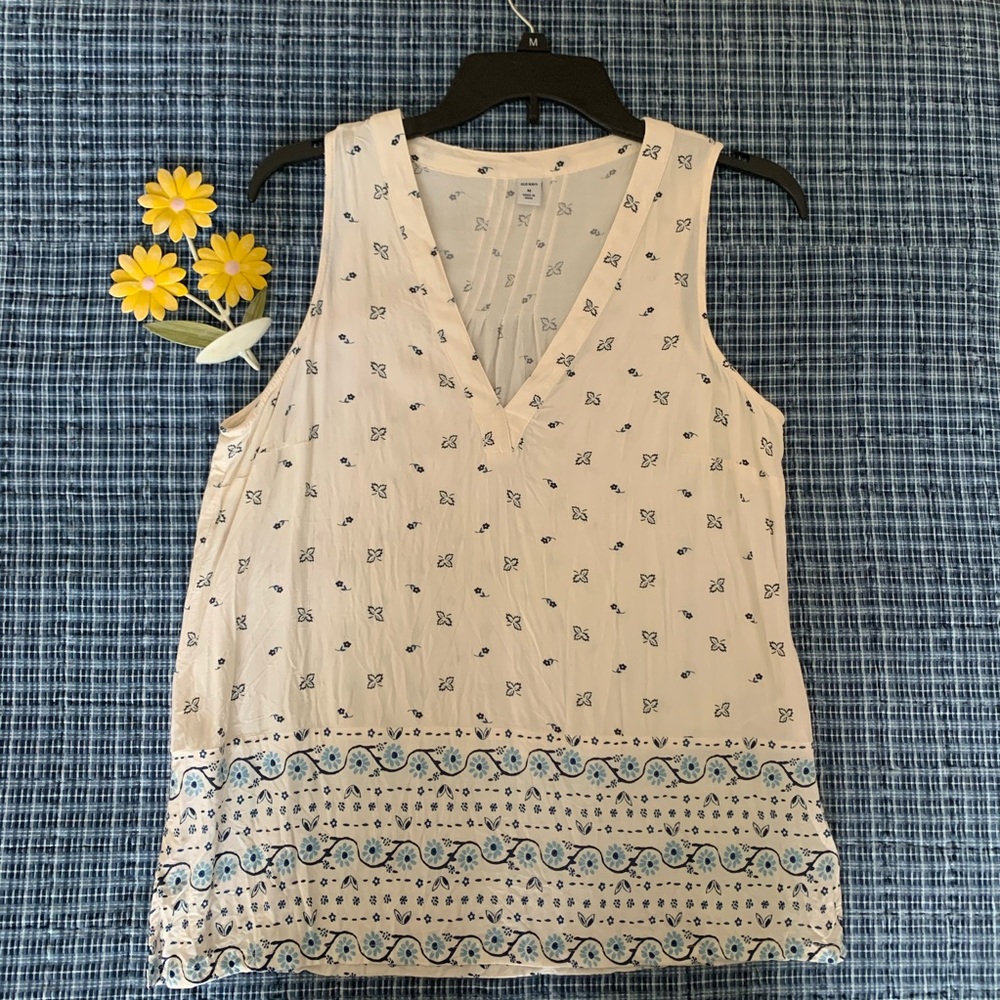Sleeveless shirt